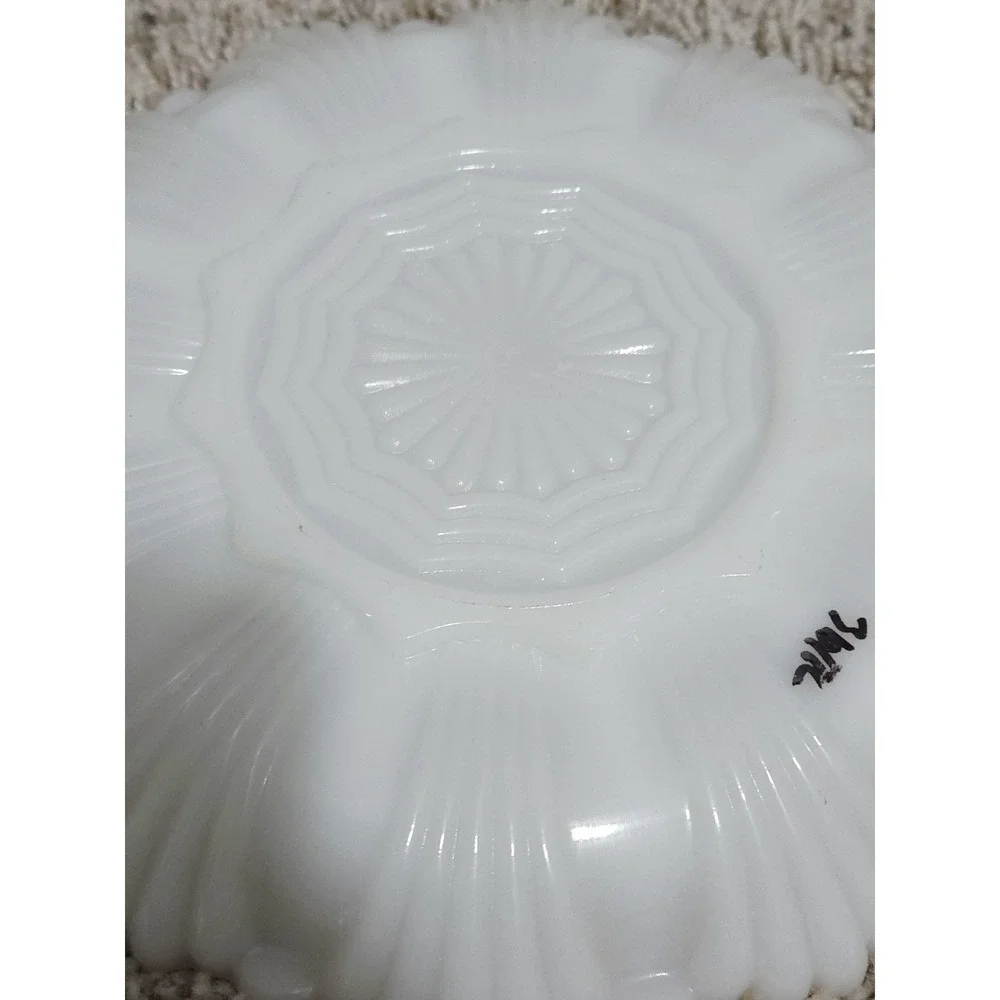 Vintage Anchor Hocking SWIRL Milk Glass 5 Pc SET Gold Rim Berry Bowl Dessert...
